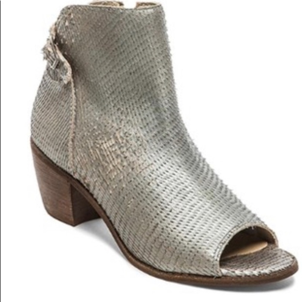 Open Toe Bootie-silver Folk by Matisse size 7.5